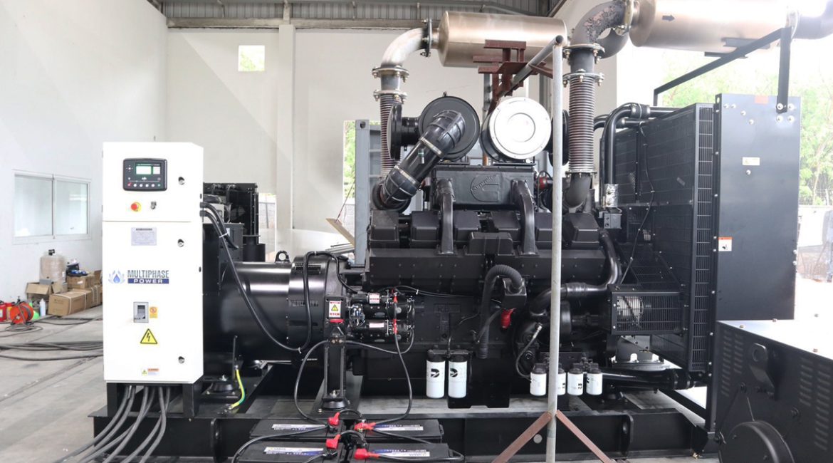 เครื่องปั่นไฟดีเซล 3 เฟส เป็นหนึ่งในเครื่องมือที่สำคัญสำหรับการรักษาการทำงานของเครื่องจักรในภาคอุตสาหกรรมต่างๆ ด้วยความสามารถในการจ่ายไฟอย่างต่อเนื่องและเสถียร ซึ่งทำให้การผลิตและการดำเนินงานไม่ต้องหยุดชะงัก เครื่องปั่นไฟดีเซล 3 เฟส มีคุณสมบัติหลากหลายที่ทำให้เหมาะกับการใช้งานในหลายสถานการณ์ ตั้งแต่งานก่อสร้างไปจนถึงการใช้งานในโรงงานอุตสาหกรรม